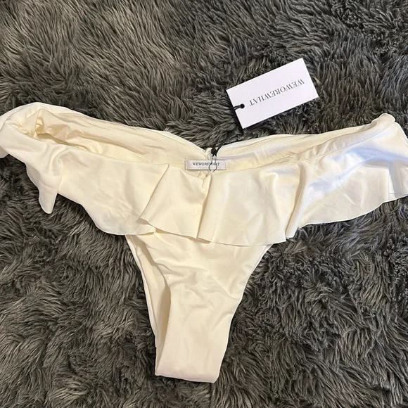 WeWoreWhat Ruffle Bikini Set - Picture 6 of 11